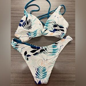 4 for $25 🌴 Tropical Leaf Print Bikini Set 🌴 - Medium